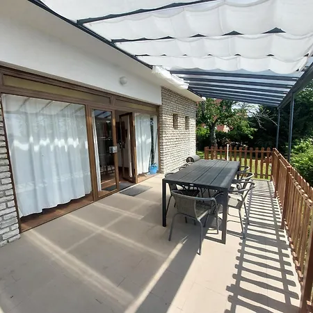 Parti Nyaralo * באלאטונפורד