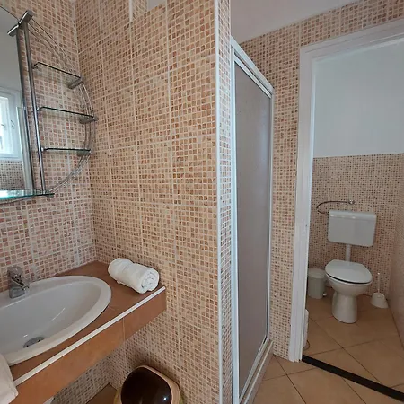 Parti Nyaralo Tatil Evi *