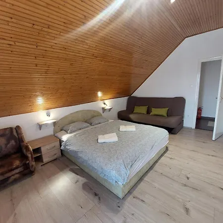 Parti Nyaralo בית נופש באלאטונפורד