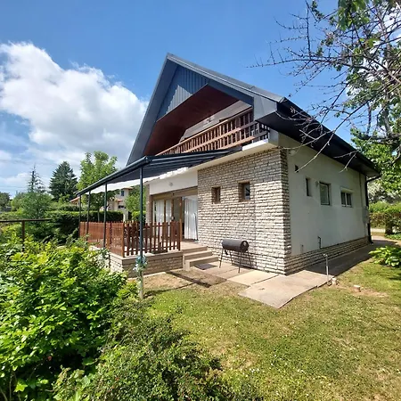 Parti Nyaralo בית נופש באלאטונפורד